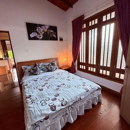Resident View Homestay Kandy Esterno foto