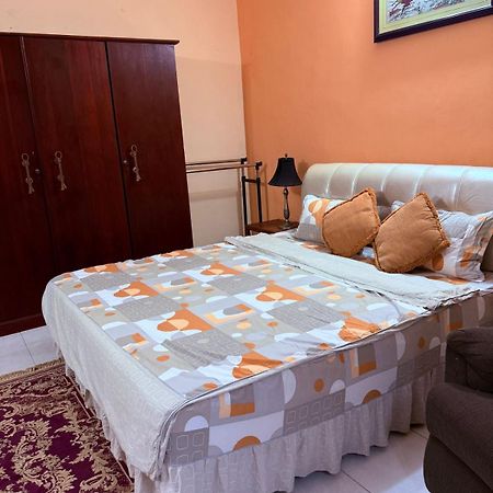 Resident View Homestay Kandy Esterno foto