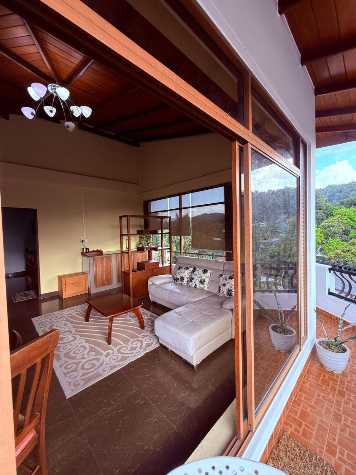 Resident View Homestay Kandy Esterno foto