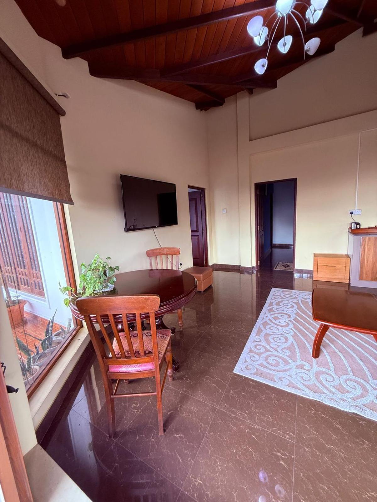 Resident View Homestay Kandy Esterno foto