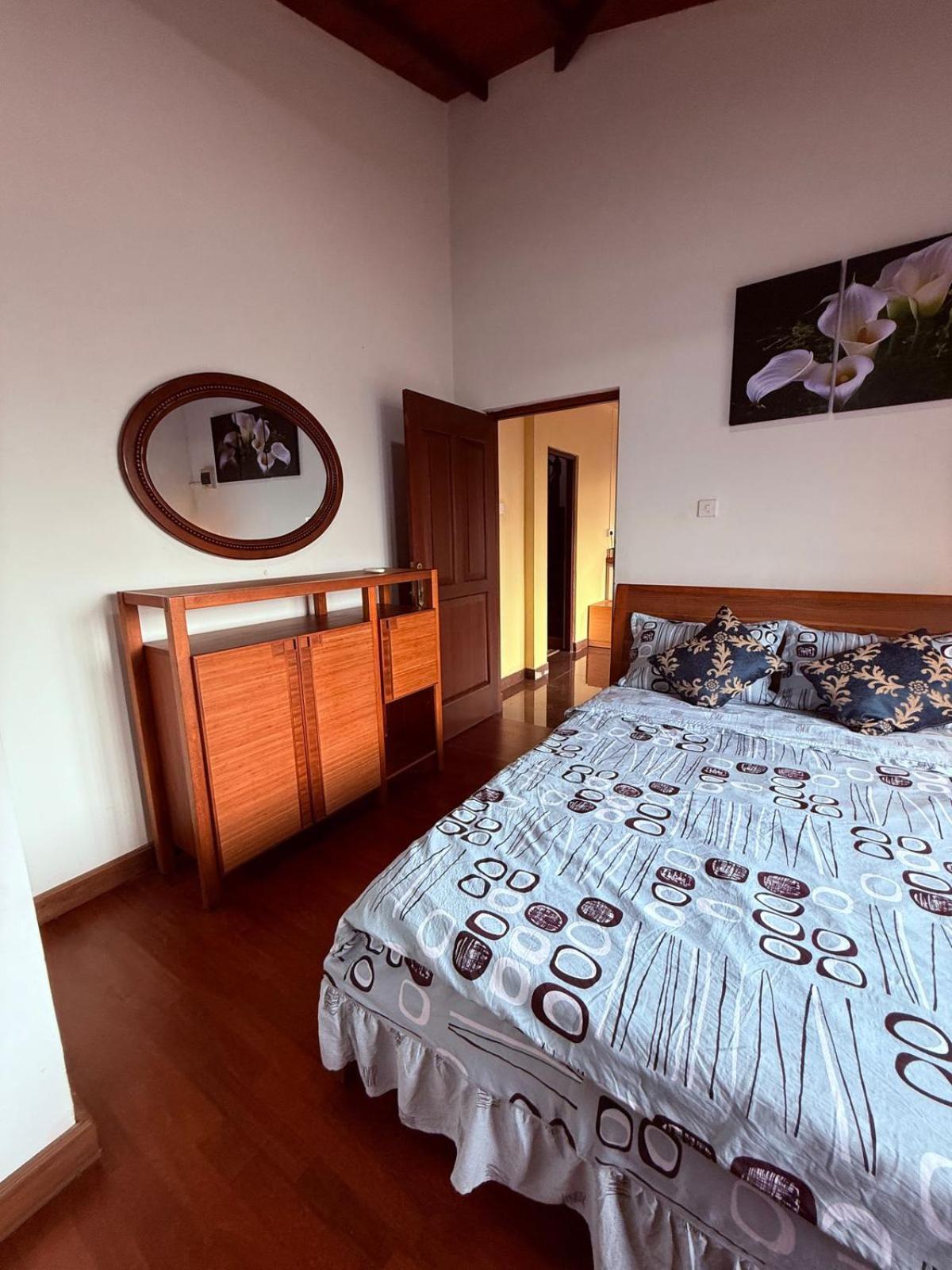 Resident View Homestay Kandy Esterno foto