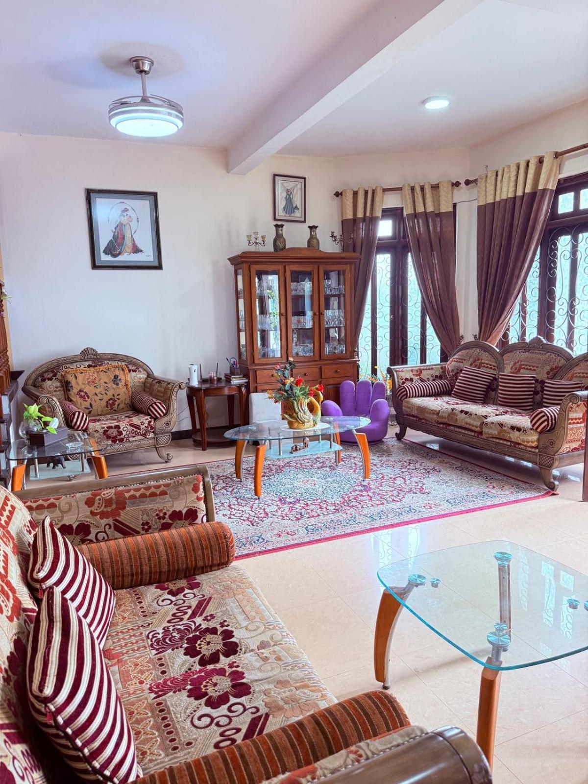 Resident View Homestay Kandy Esterno foto