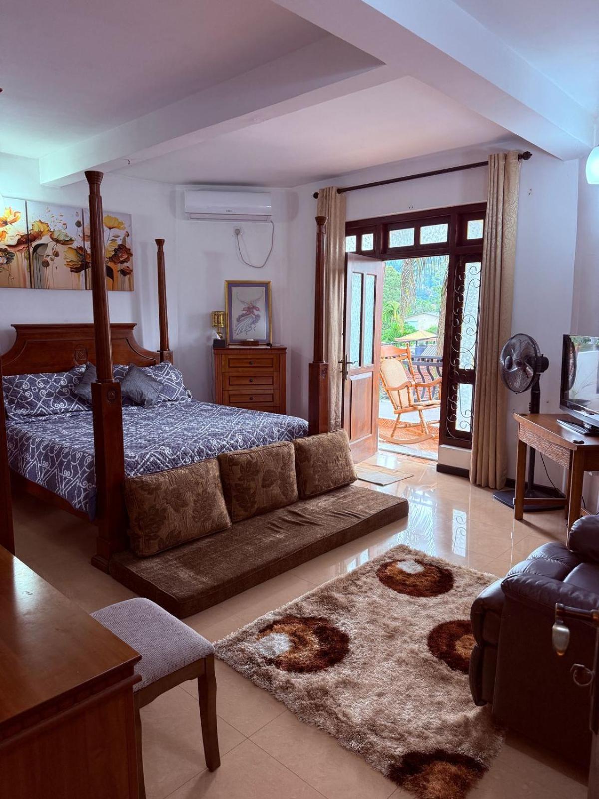 Resident View Homestay Kandy Esterno foto