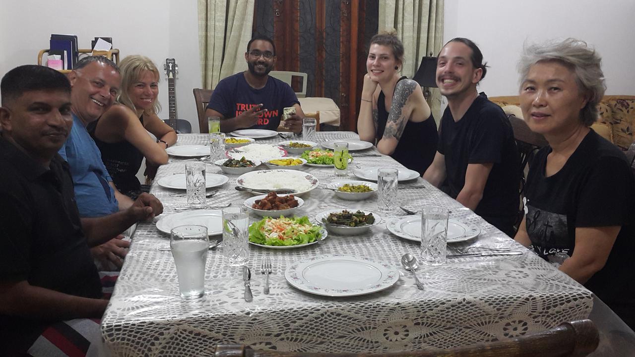 Resident View Homestay Kandy Esterno foto