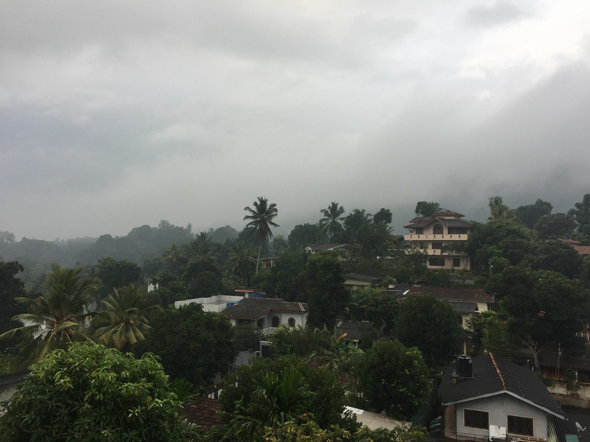 Resident View Homestay Kandy Esterno foto