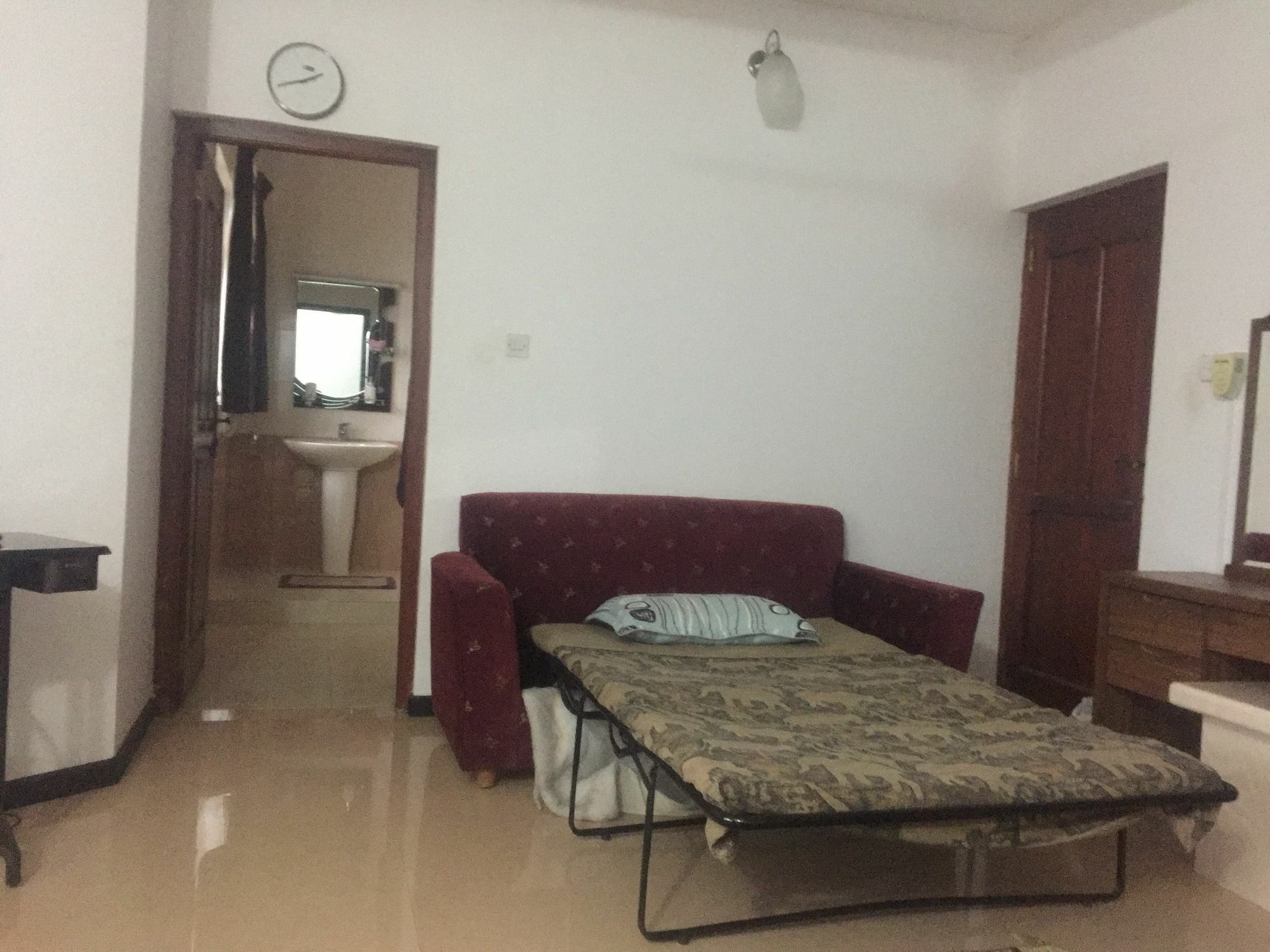 Resident View Homestay Kandy Esterno foto