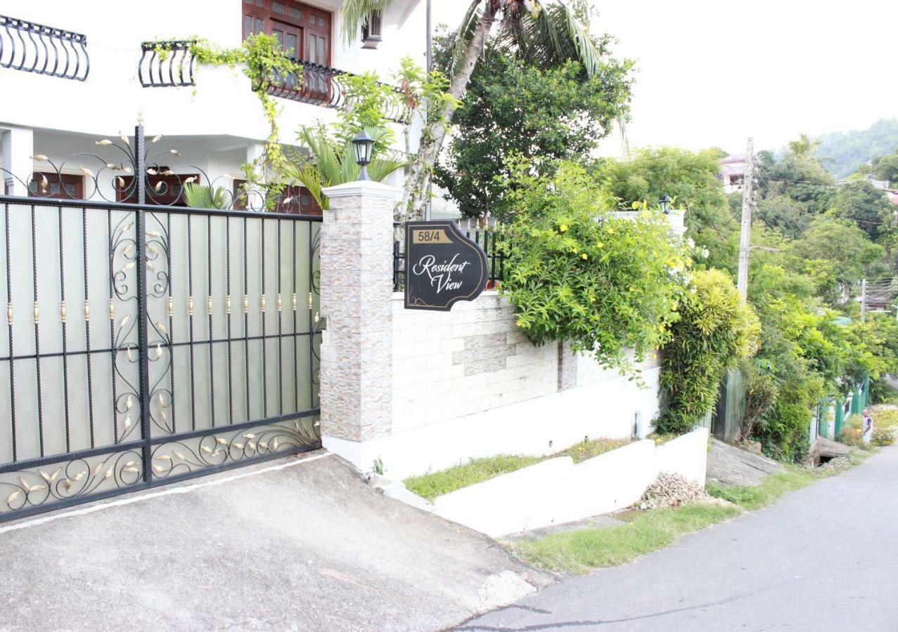 Resident View Homestay Kandy Esterno foto