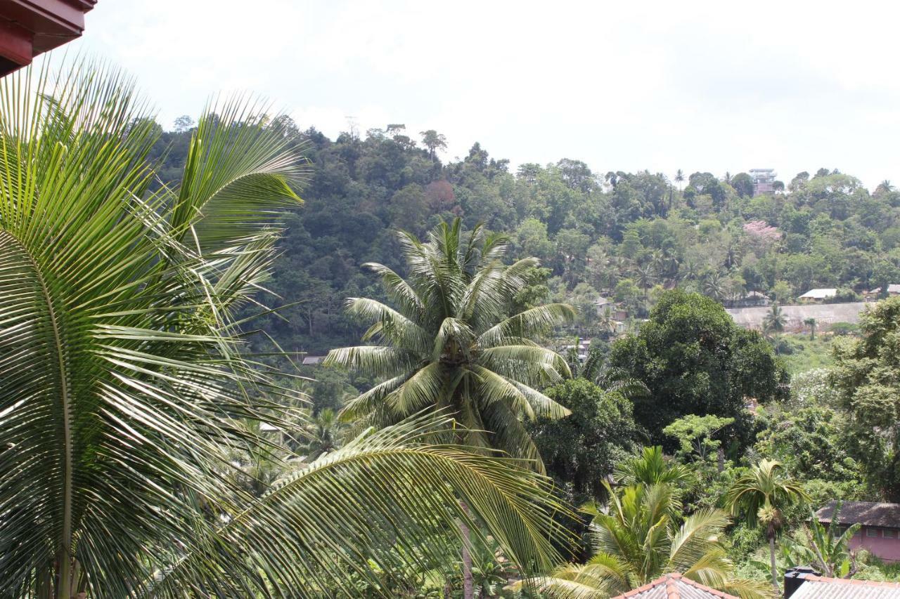 Resident View Homestay Kandy Esterno foto